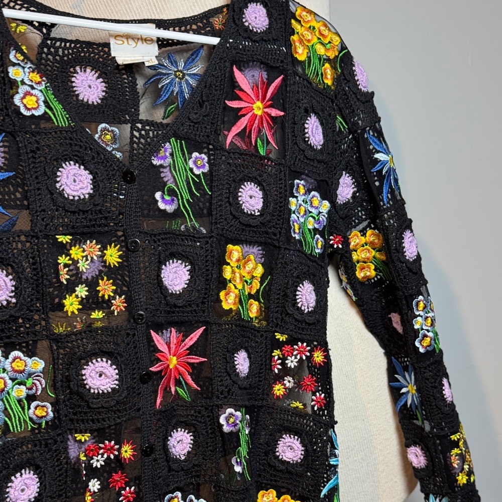 Vintage 90s Vibrant Floral Crochet Blouse - Picture 6 of 6